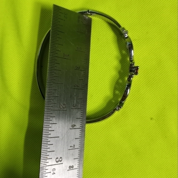 Silvertone hinged pinkish purplish stone bracelet - Picture 3 of 6